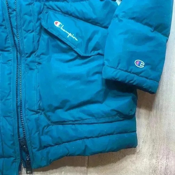 Champion coat, size Medium, Sustans made with DuPont Sorona.  Hunter green color - Picture 2 of 7